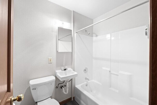 403 1/2 Garfield Street South - 6 photo 3