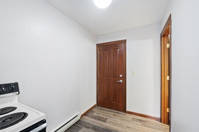 403 1/2 Garfield Street South - 6 photo 2