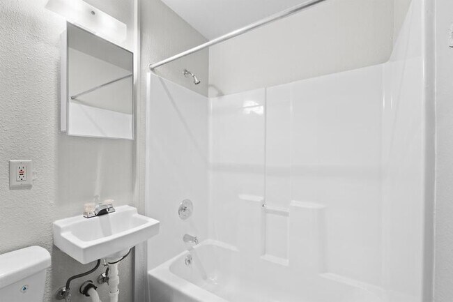 403 1/2 Garfield Street South - 6 photo 5