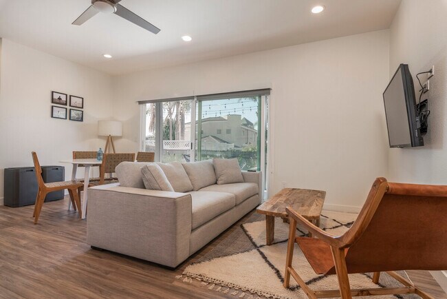 1560-62 Lorraine Dr Encinitas, CA 92024 photo 2