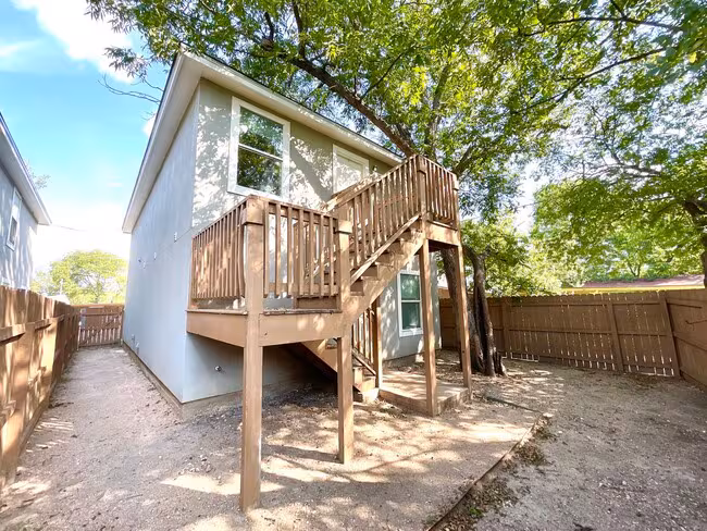 1611 N Navidad St San Antonio, TX 78201 photo 3