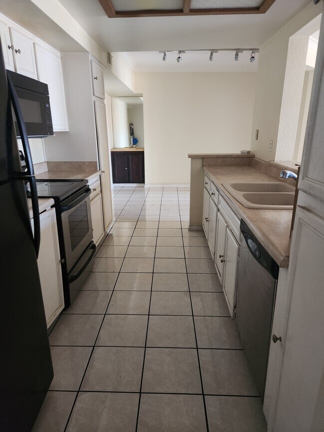 1020 E Washington Ave Escondido, CA 92025 photo 3