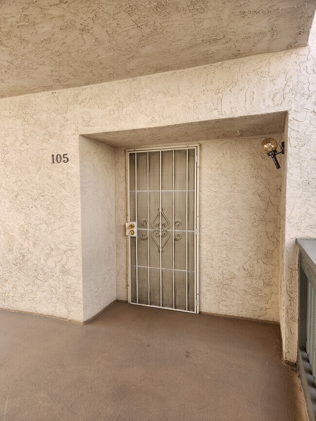 1020 E Washington Ave Escondido, CA 92025 photo 2