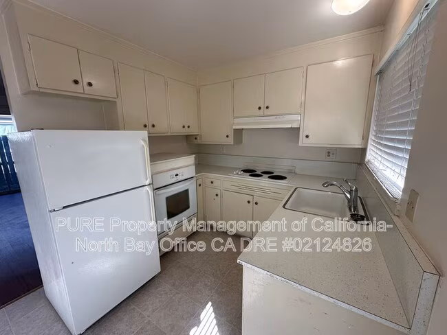 738 Slater St Santa Rosa, CA 95404 photo 3
