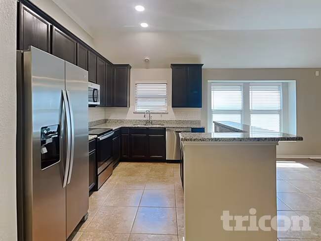 313 Lucky Landing Dr Wilmer, TX 75172 photo 5
