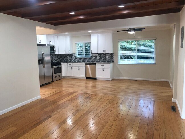 3820 Maybelle Avenue, Oakland, CA 94619 photo 3