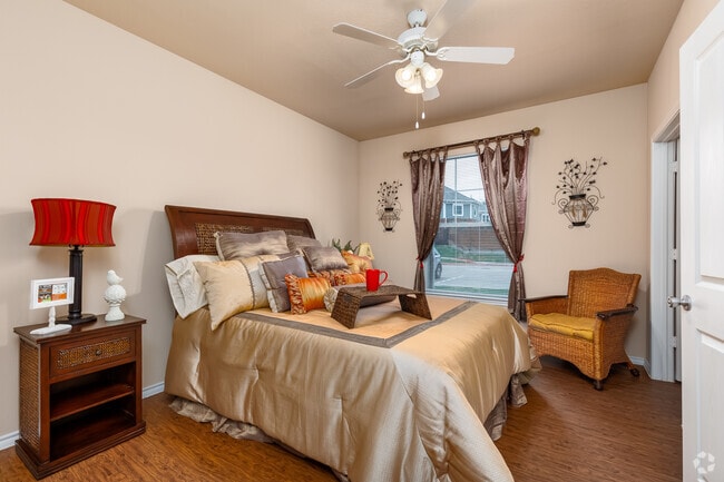 Tower Ridge Apartments photo 2