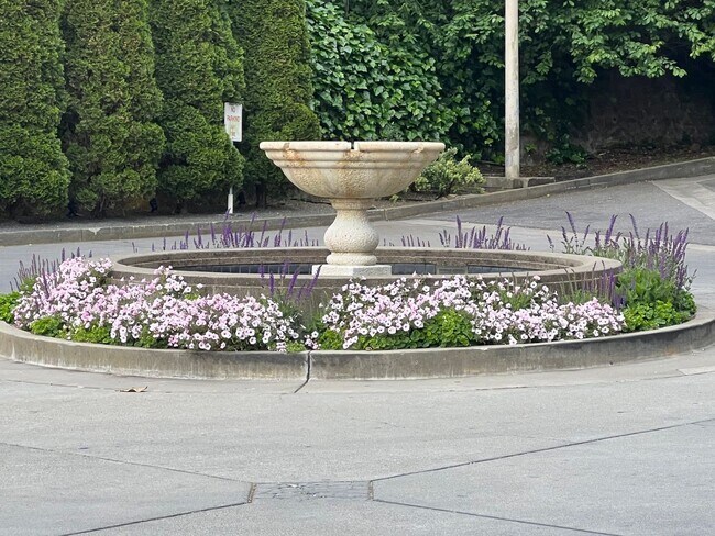 240 Lombard Street photo 3