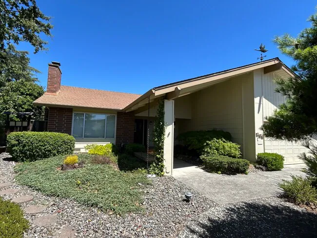 266 Valley Oaks Dr Santa Rosa, CA 95409 photo 2