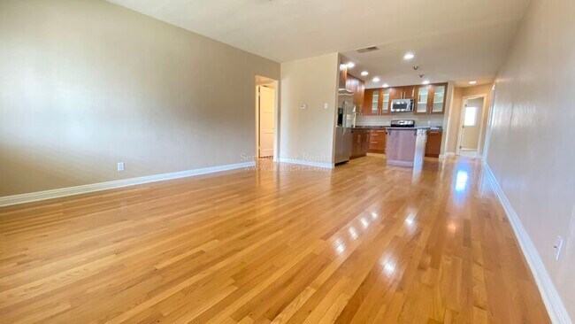 1114 E Oregon Ave photo 2