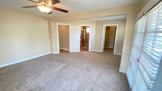 1114 E Oregon Ave photo 5