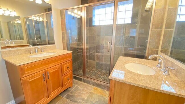 1114 E Oregon Ave photo 4