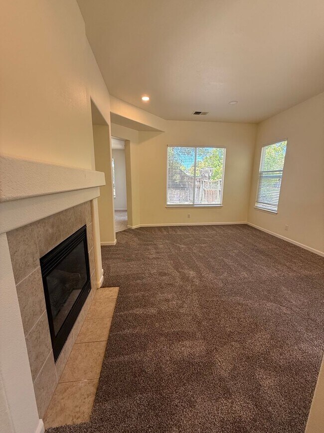 5081 Santa Rosa Creek Dr Santa Rosa, CA 95409 photo 4