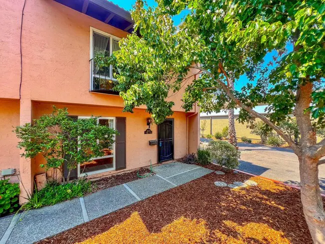 944 Marina Dr Napa, CA 94559 photo 3