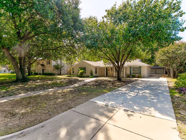 3727 W Biddison St Fort Worth, TX 76109 photo 2