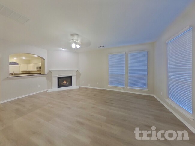 2717 Bull Shoals Dr Fort Worth, TX 76131 photo 2