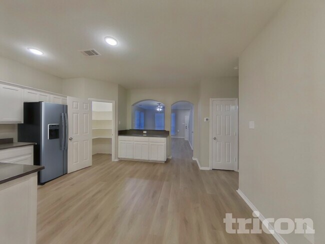 2717 Bull Shoals Dr Fort Worth, TX 76131 photo 4