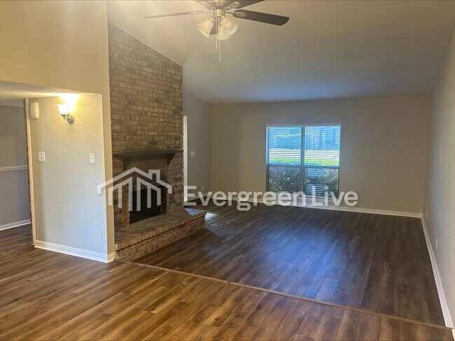 9546 Sophora Drive, Dallas, TX 75249 photo 5