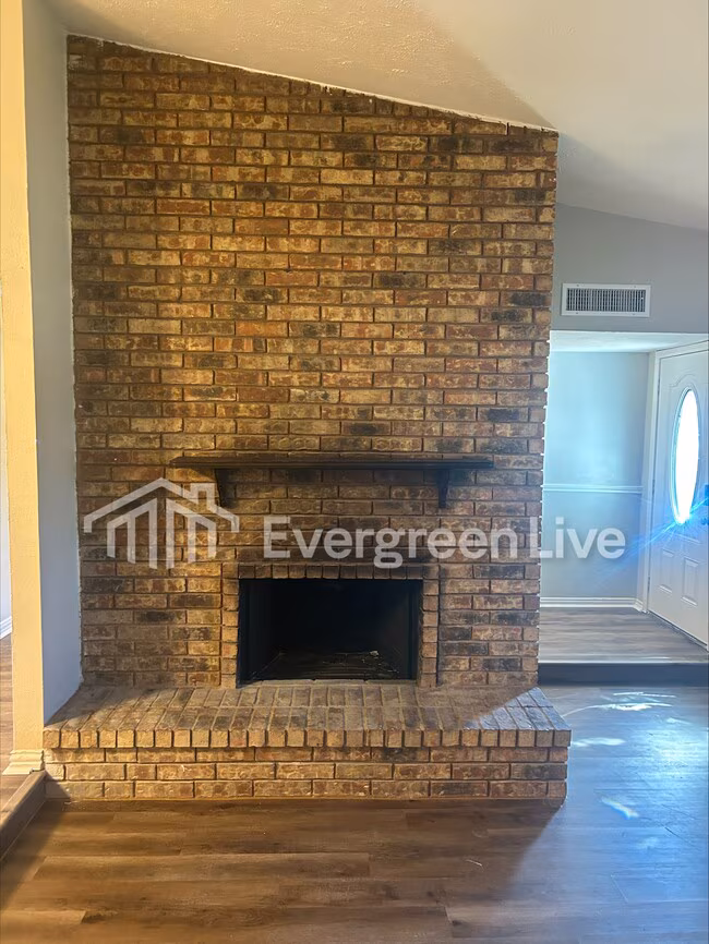 9546 Sophora Drive, Dallas, TX 75249 photo 4