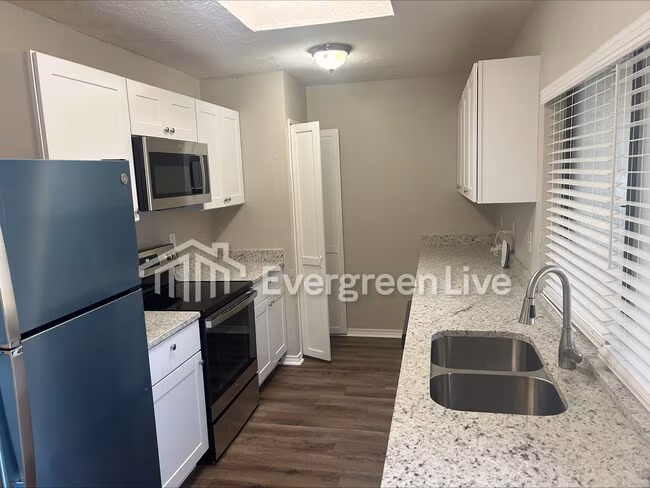 9546 Sophora Drive, Dallas, TX 75249 photo 2