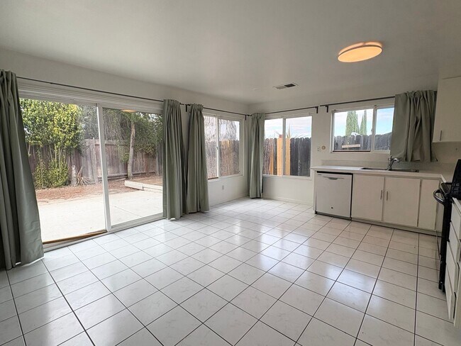 3 Bedroom 2 Bath Single story home in Antioch photo 4