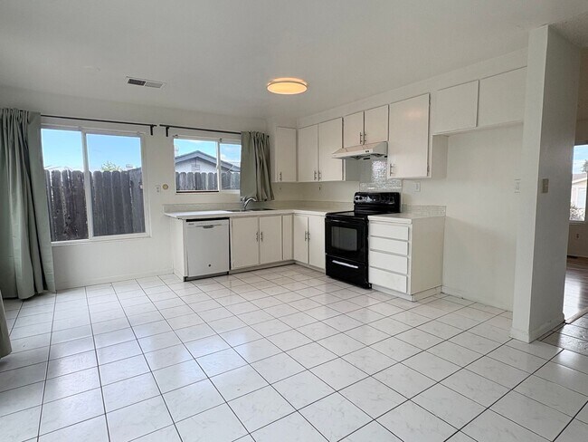 3 Bedroom 2 Bath Single story home in Antioch photo 5