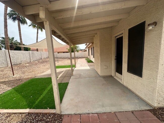AHWATUKEE SINGLE LEVEL 3 BEDROOM HOME photo 4