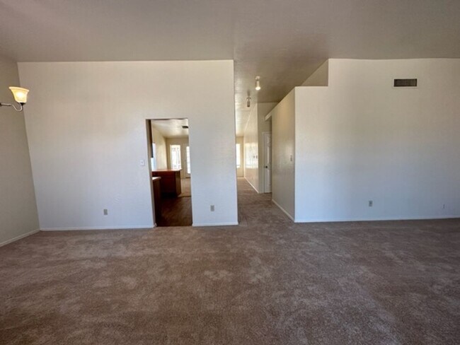 AHWATUKEE SINGLE LEVEL 3 BEDROOM HOME photo 5