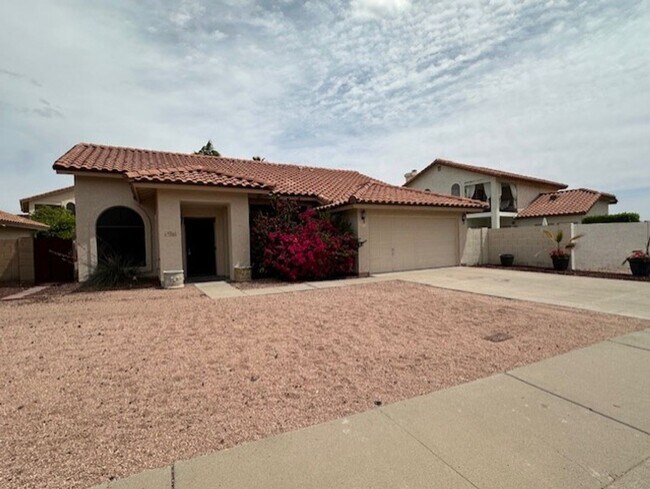 AHWATUKEE SINGLE LEVEL 3 BEDROOM HOME