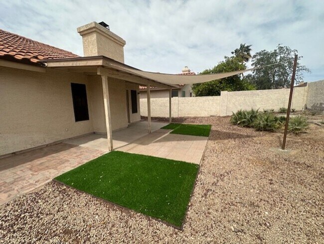 AHWATUKEE SINGLE LEVEL 3 BEDROOM HOME photo 3
