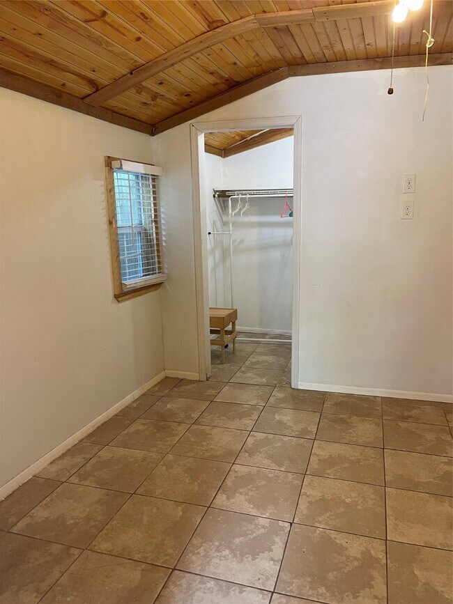 1472 1/2 Godwin Street, Houston, TX 77023 photo 3