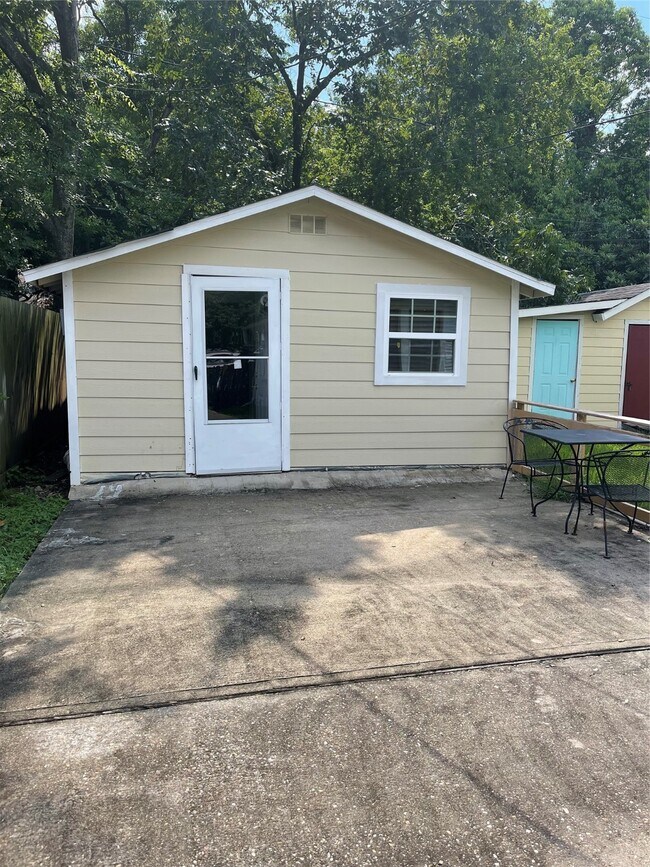 1472 1/2 Godwin Street, Houston, TX 77023 photo 2