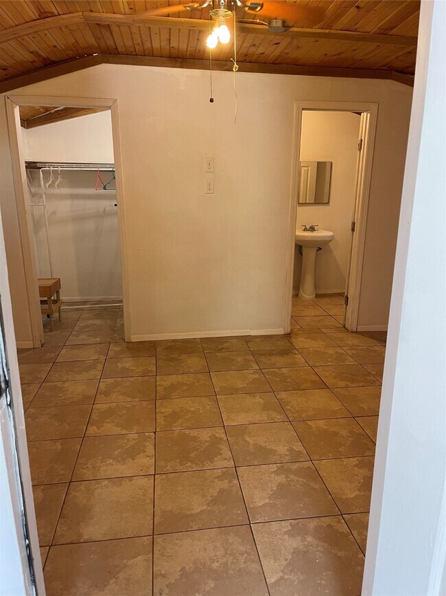 1472 1/2 Godwin Street, Houston, TX 77023 photo 4