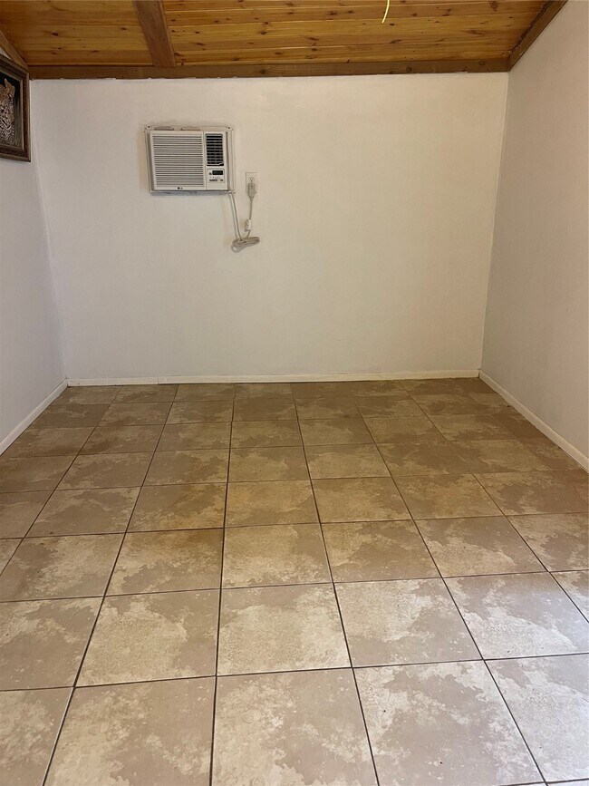1472 1/2 Godwin Street, Houston, TX 77023 photo 5