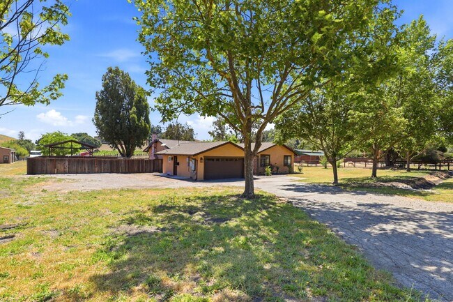 10200 Parrish View Dr Gilroy, CA 95020 photo 3