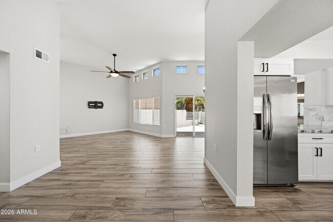 17229 N Zuni Trail Surprise, AZ 85374 photo 4