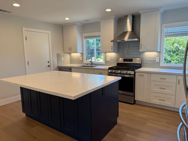 Beautiful Fully Remodeled 4 Bedroom 2 Bath Home in Los Gatos photo 3