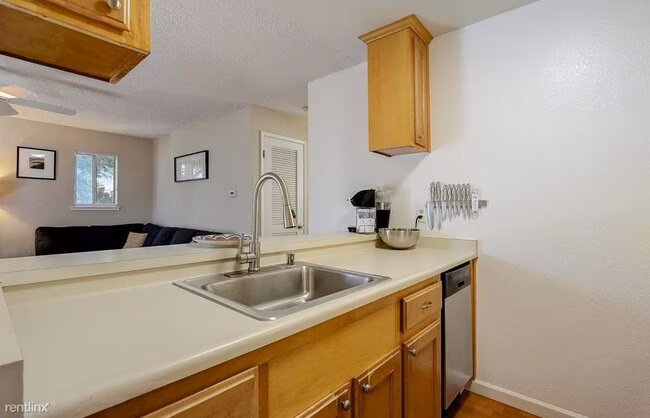 29629 Mountain Oak Court, Hayward, CA 94544 photo 4