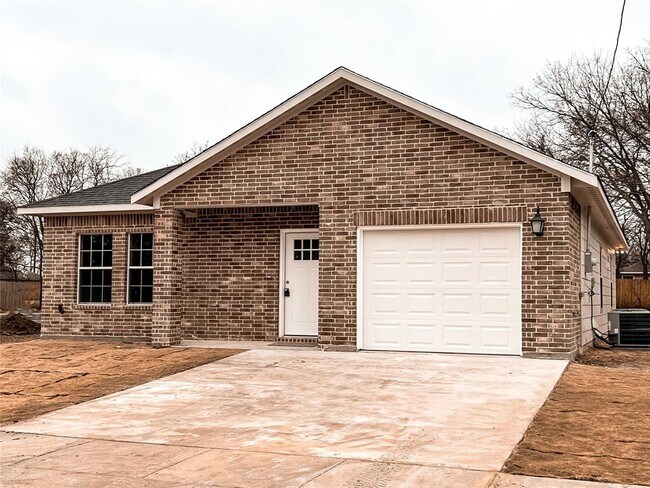 4320 Spencer Street, Greenville, TX 75401 photo 2