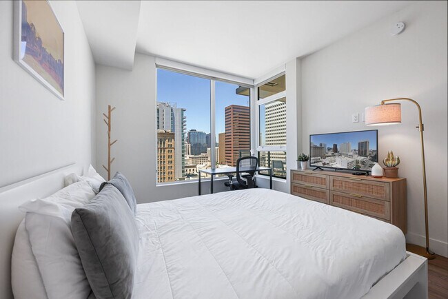 702 Broadway San Diego, CA 92101 photo 3