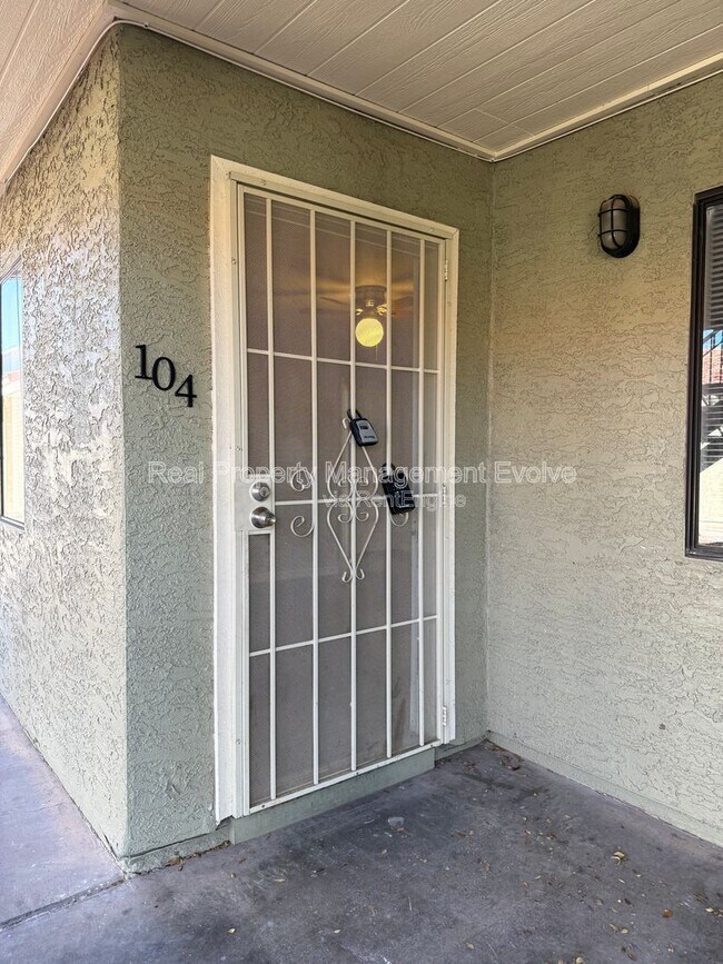 1336 E Mountain View Rd Phoenix, AZ 85020 photo 3