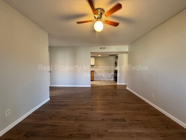 1336 E Mountain View Rd Phoenix, AZ 85020 photo 4