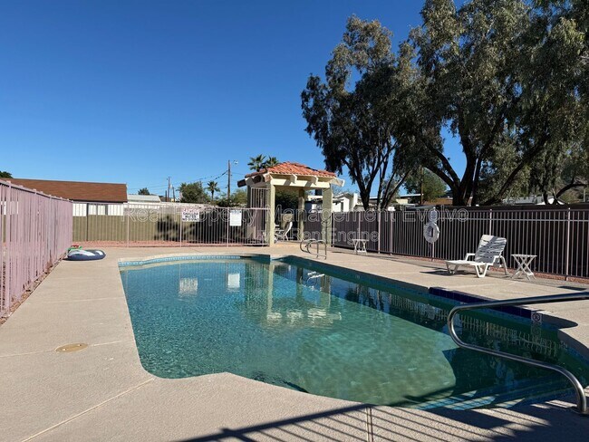 1336 E Mountain View Rd Phoenix, AZ 85020 photo 2
