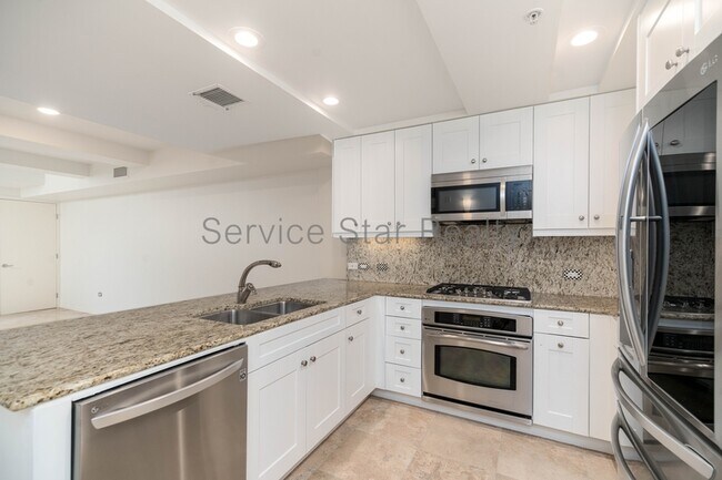 7157 E Rancho Vista Dr Scottsdale, AZ 85251 photo 5
