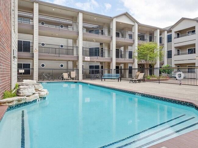 Centennial Condominiums photo 2