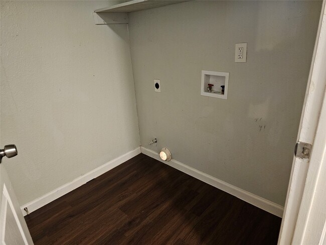 2110 Oak Motte Ln Austin, TX 78744 photo 5