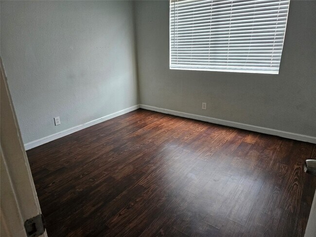 2110 Oak Motte Ln Austin, TX 78744 photo 3
