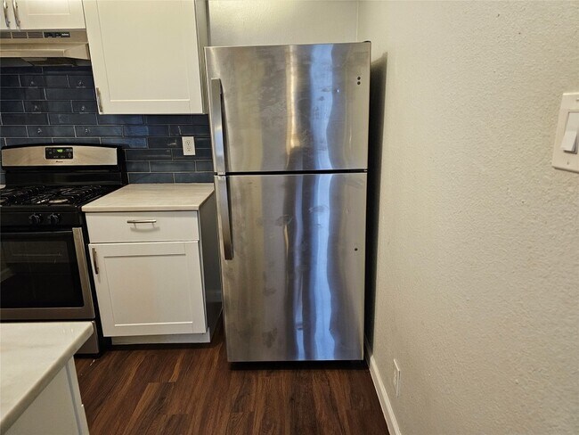 2110 Oak Motte Ln Austin, TX 78744 photo 4