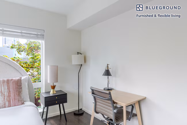 5001 Brooklyn Ave NE Seattle, WA 98105 photo 2
