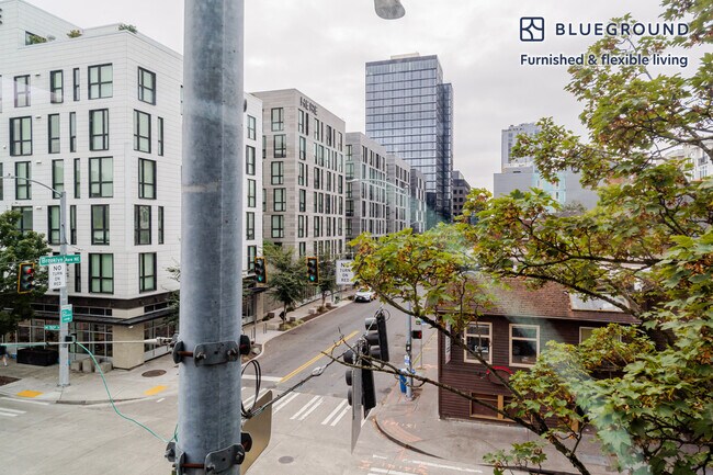 5001 Brooklyn Ave NE Seattle, WA 98105 photo 3